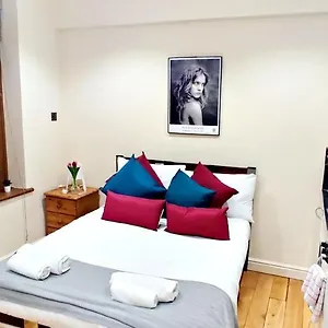 https://whites-row-resident.brighton-hotels-england.com