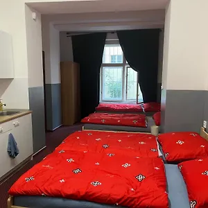 https://hostel-moon.praguehotelsweb.com