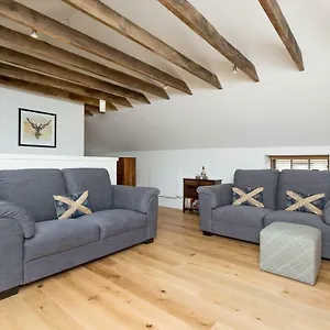  Holiday home Joivy Trendy 1-bedroom Main Door House In New Town